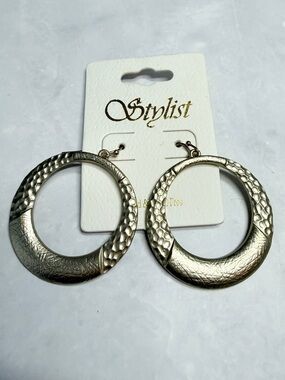 🚨3 for $15🚨 Textured Hoop Earrings - Gold Tone